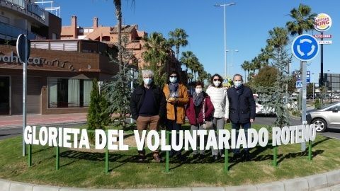 Algunas de las asociaciones homenajeadas en la rotonda dedicada