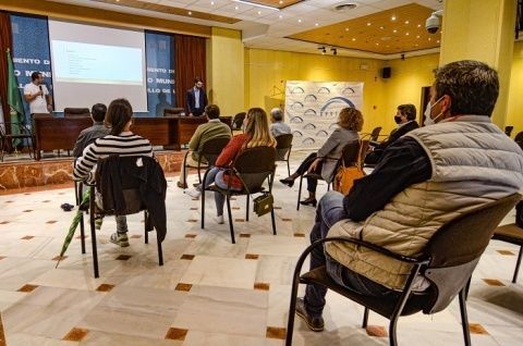 Encuentro de Apytermi con j&oacute;venes profesionales