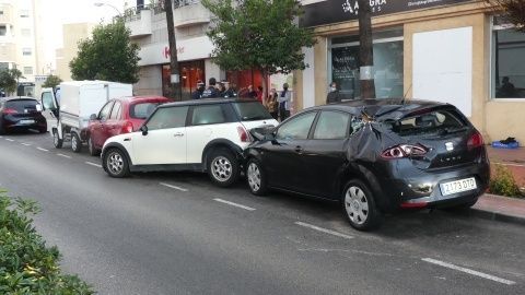 Varios coches da&ntilde;ados