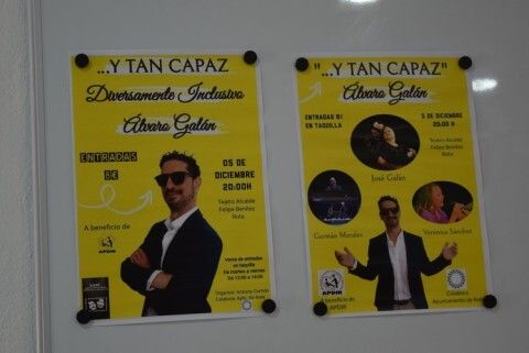 Carteles de la obra teatral '...Y tan capaz'