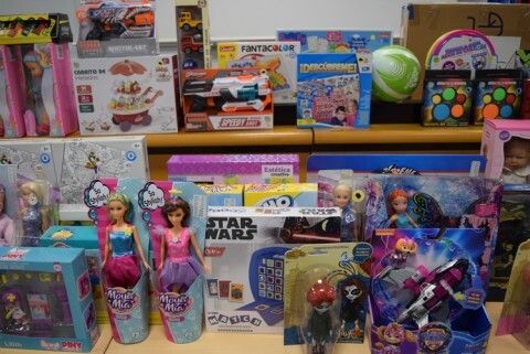 Juguetes recolectados por la Polic&iacute;a Local de Rota para Benet&uacute;sser