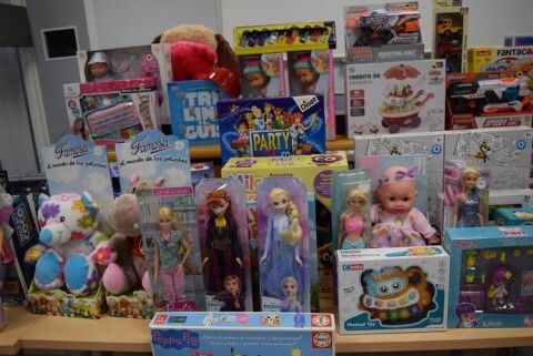 Juguetes recolectados por la Polic&iacute;a Local de Rota para Benet&uacute;sser