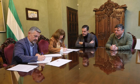 Ayuntamiento de Rota y vecinos firman el acuerdo para actuar en las mejoras de la plaza Jos&eacute; Navarrete